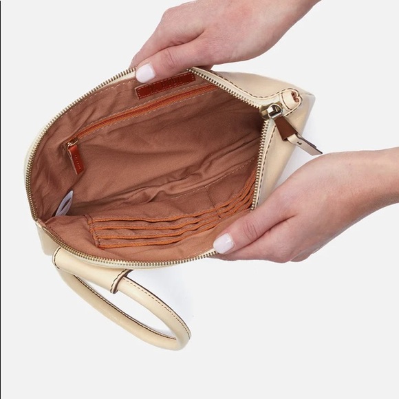 Hobo Wristlet Butter - Picture 2 of 4